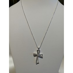Collana con pendente a croce