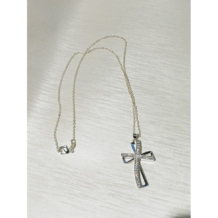 Collana con pendente a croce