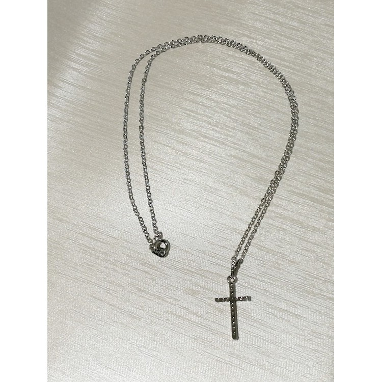 Collana con pendente a croce